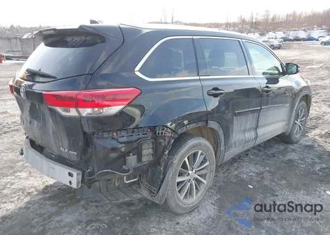 2017 Toyota Highlander Xle z USA, uszkodzony, nr VIN 5TDJZRFH8HS422800